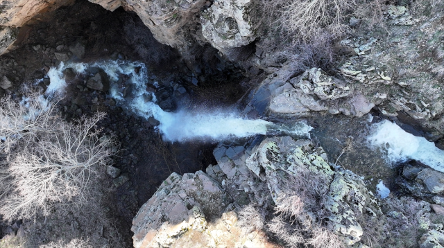 10 yıl sonra yeniden aktı! Erciyes'te şelale canlandı