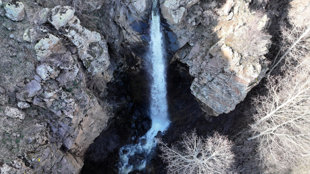 10 yıl sonra yeniden aktı! Erciyes'te şelale canlandı