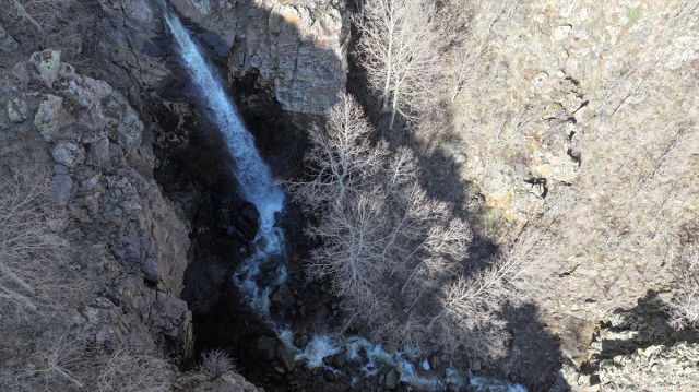 10 yıl sonra yeniden aktı! Erciyes'te şelale canlandı