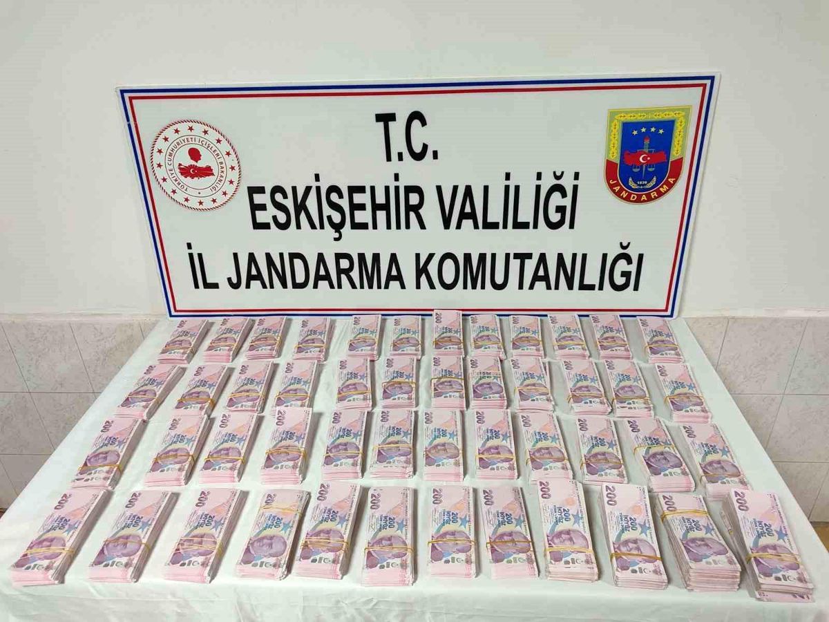 Eskişehir\'de 1 milyon 940 bin TL sahte parayla 22 adet büyükbaş satın alan şüpheliler yakalandı