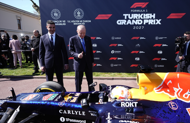 Formula 1 aracı İstanbul sokaklarında
