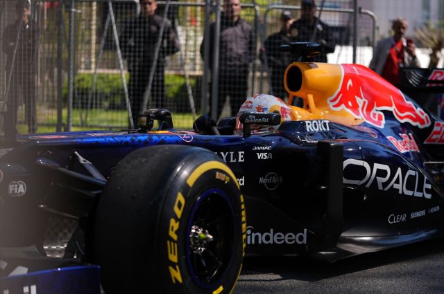 Formula 1 aracı İstanbul sokaklarında