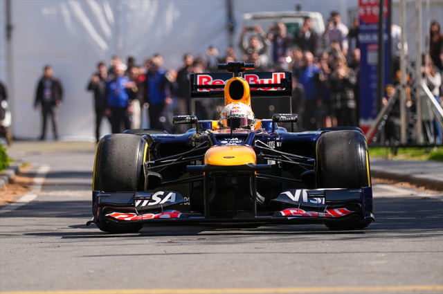 Formula 1 aracı İstanbul sokaklarında