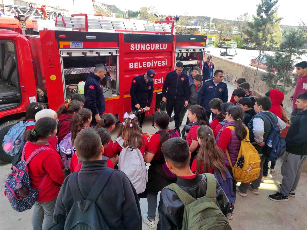 İtfaiye ekiplerinden öğrencilere eğitim
