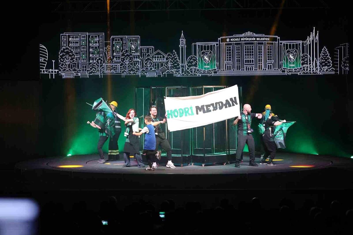 Kocaelispor\'un 60. yılında "Efsane Forma" tiyatro oyunu sahnelendi