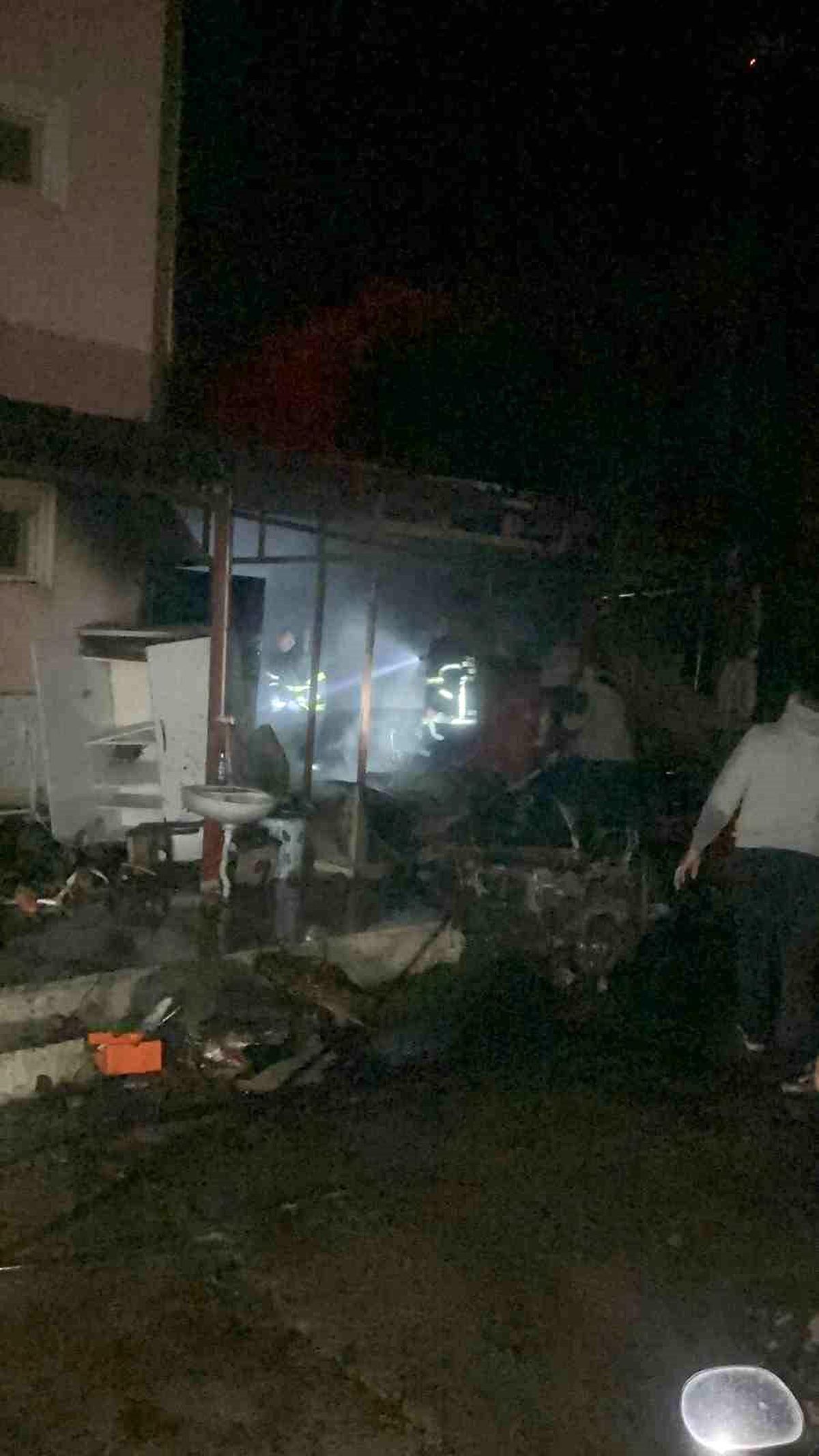 Patlayan kömür kazanı ve tüp villayı küle çeviriyordu