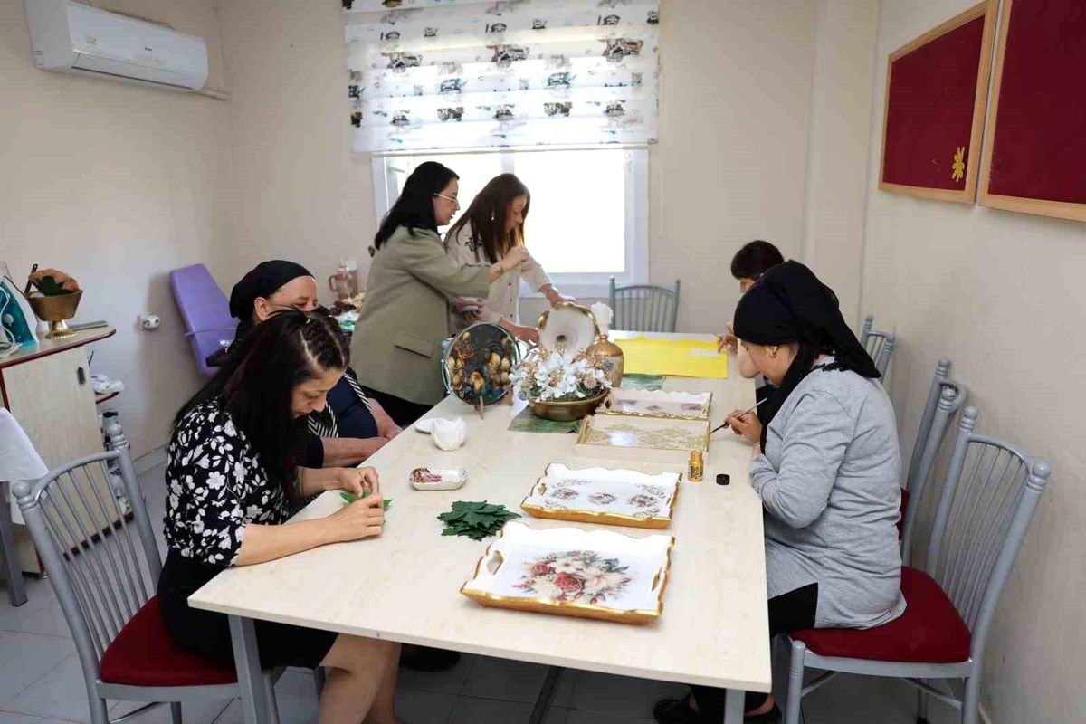 Sessizliğini sanatla aştı: İşitme engelli Sinem\'in başarı hikayesi