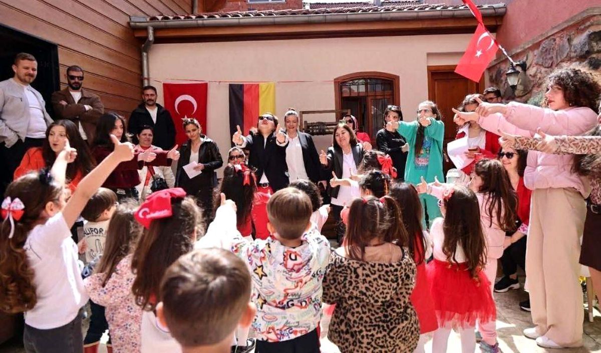 Tekirdağlı minikler Almanca öğrenerek 23 Nisan\'ı kutladı