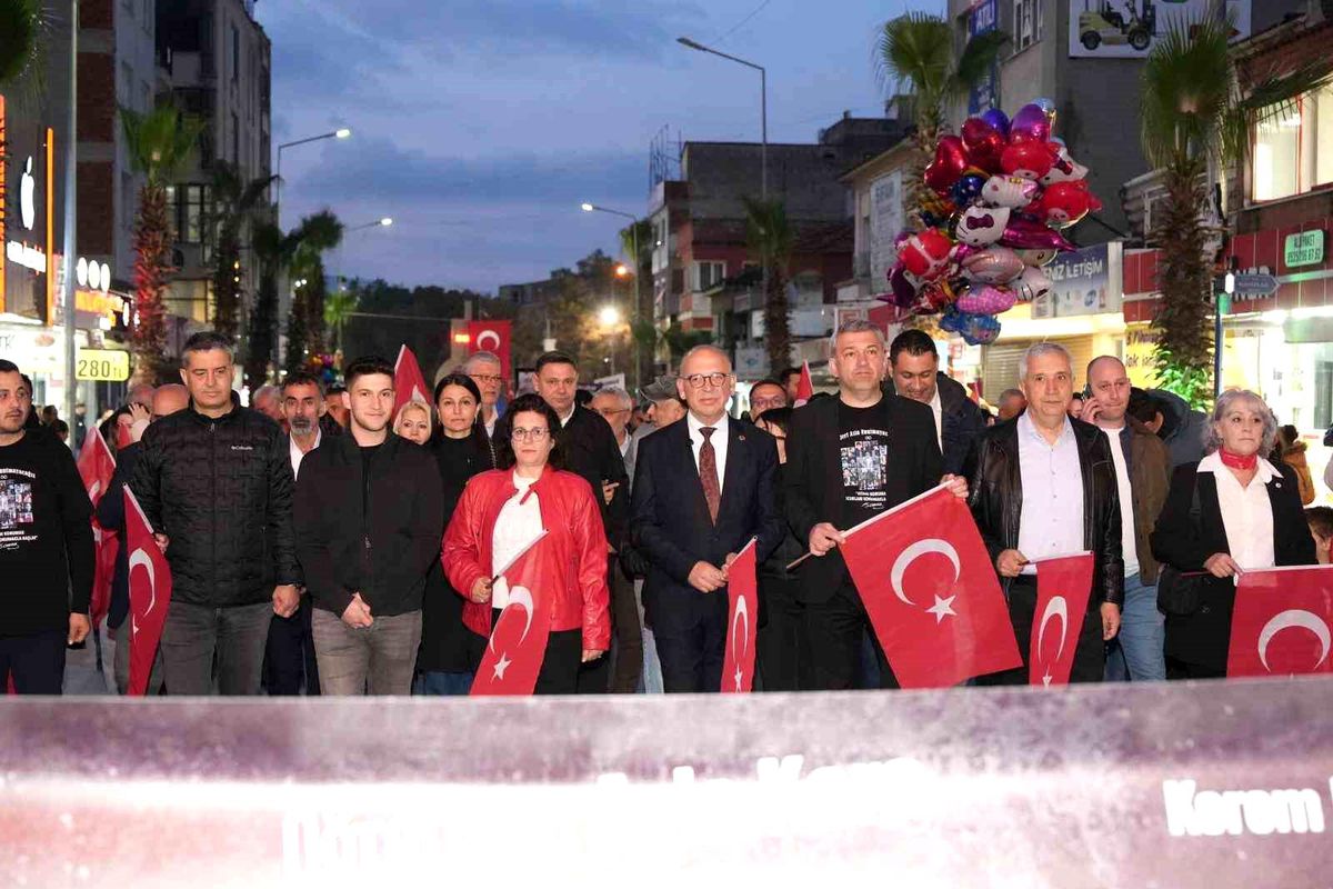 Turgutlu\'da \'Sessiz Saygı\' korteji