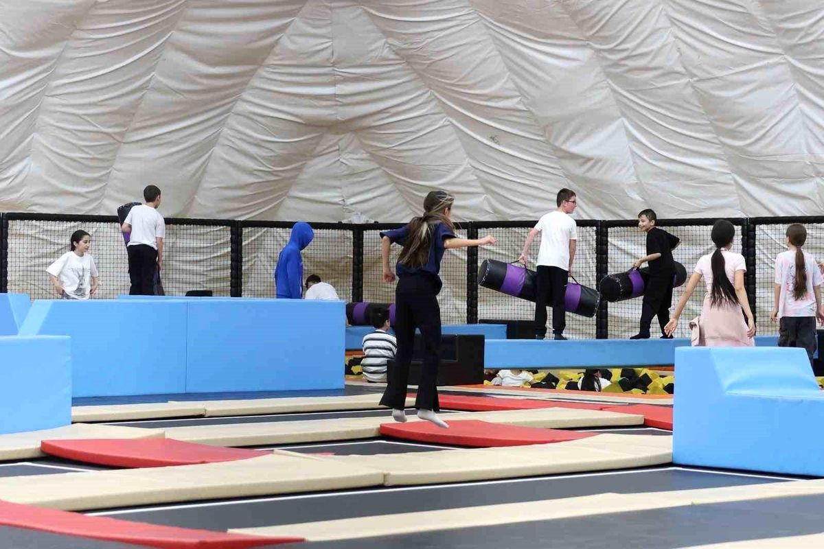 Türk dünyası çocukları Balonya ve Astorya\'ya hayran kaldı