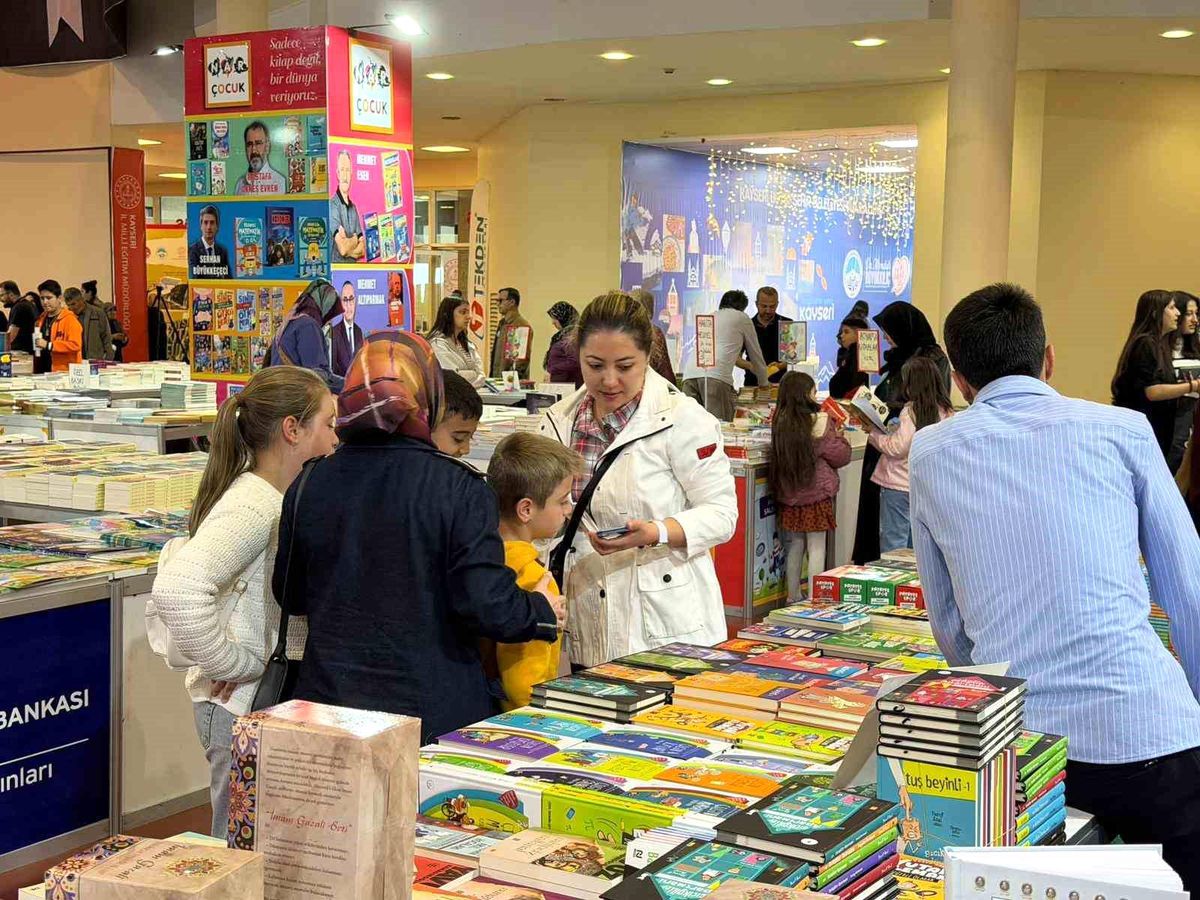 8. Kayseri Kitap Fuarı\'na son iki günde yoğun ilgi