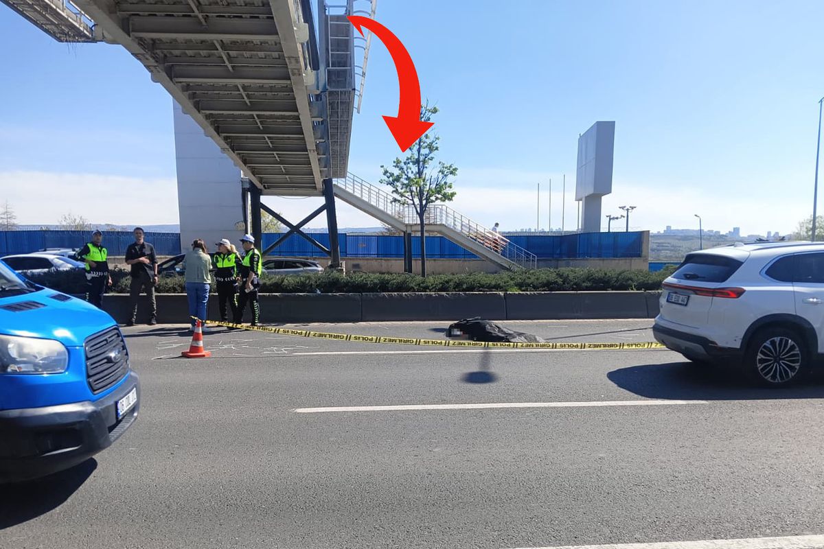 Üstgeçitte afiş asarken yola düşen işçi otomobilin altında can verdi