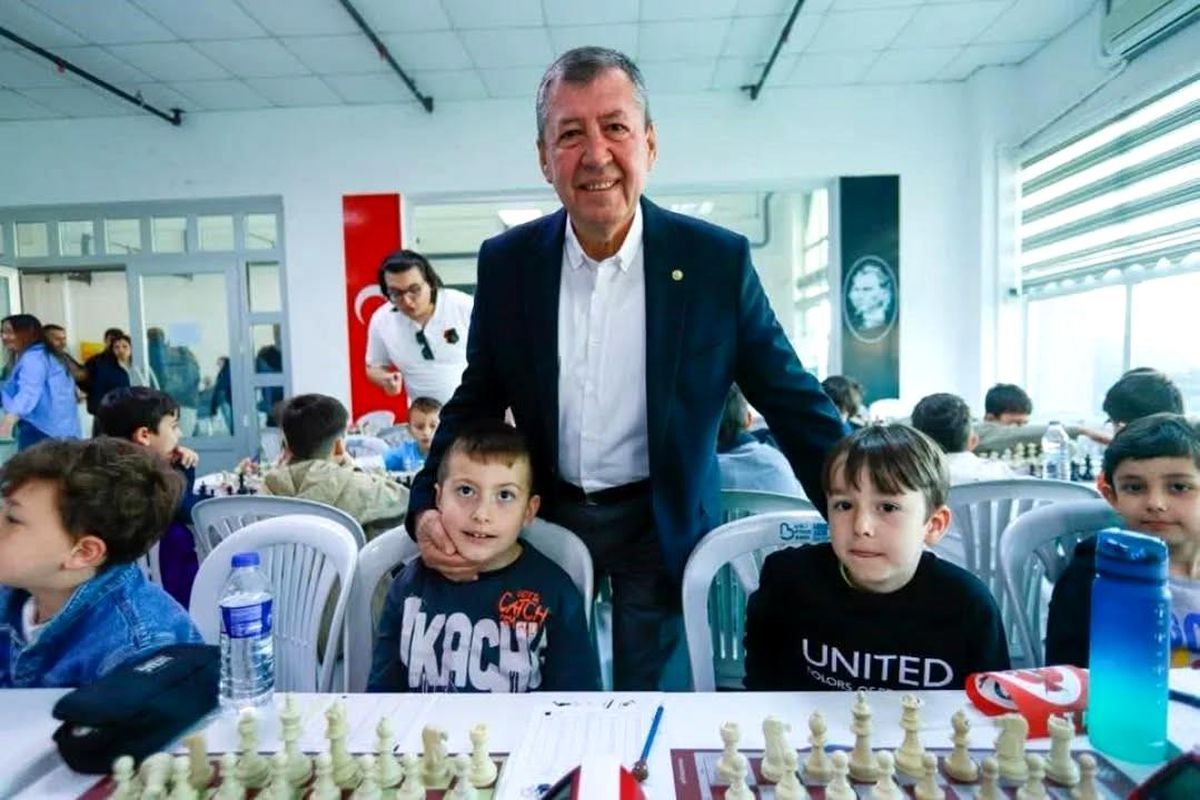 Burhaniye\'de çocukların satranç heyecanı başladı