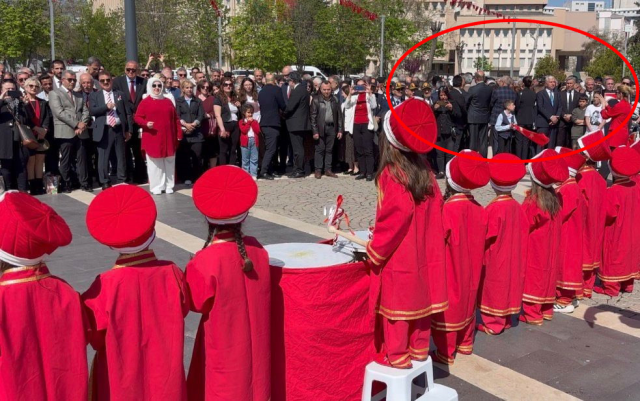 Cumhurbaşkanı Erdoğan, Mehter Marşı protestolarına Ahmet Kaya şarkısıyla tepki gösterdi