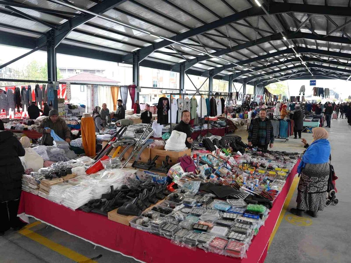 Düzce Belediyesi 3. kapalı pazaryerini hizmete açtı