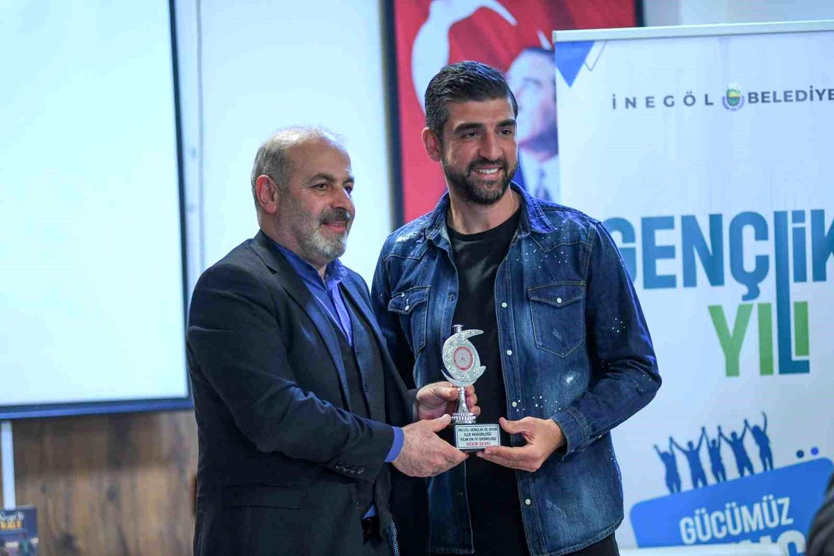 İnegölspor kalecisi Bekir Sevgi \'yılın en iyi sporcusu\' seçildi