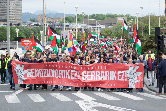 İspanya'da binlerce kişi Filistin için toplandı, “Soykırıma ve savaşa hayır” dedi