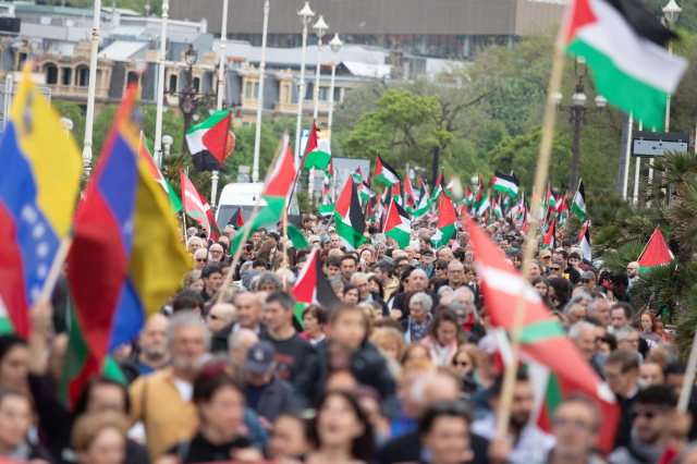 İspanya'da binlerce kişi Filistin için toplandı, “Soykırıma ve savaşa hayır” dedi