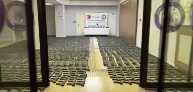 İstanbul'da büyük operasyon! Toprak altında binlerce silah parçası ele geçirildi