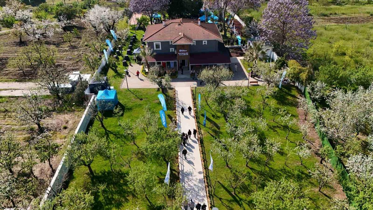 Saygınlar Kulübü Gölcük\'te hizmete açıldı