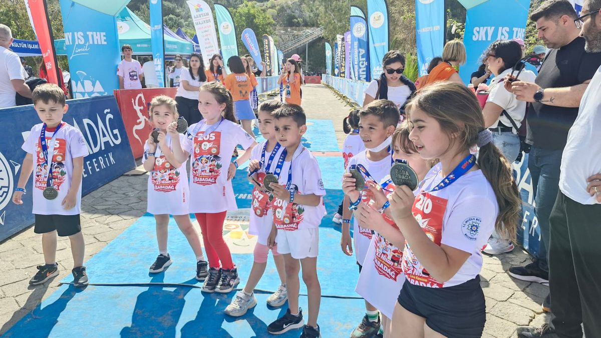 Fethiye\'de 23 Nisan Çocuk Koşusu Coşkusu