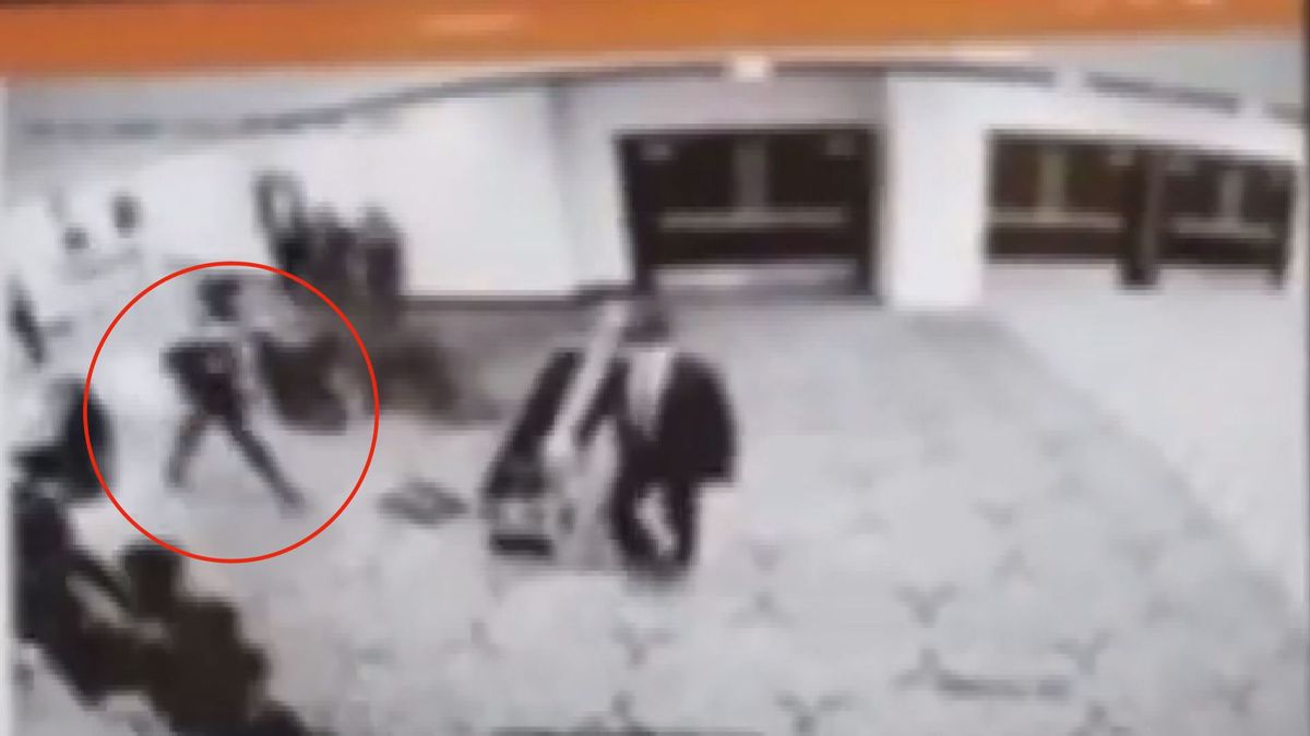 Trump, Beyaz Saray Dinerinde Silah Sesleri Nedeniyle Salondan Çıkarıldı