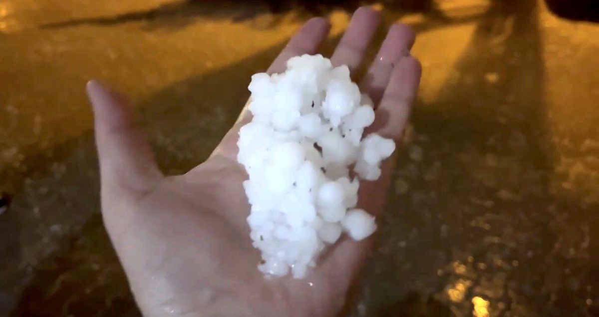 Besni\'de Fındık Büyüklüğünde Dolu Yağdı