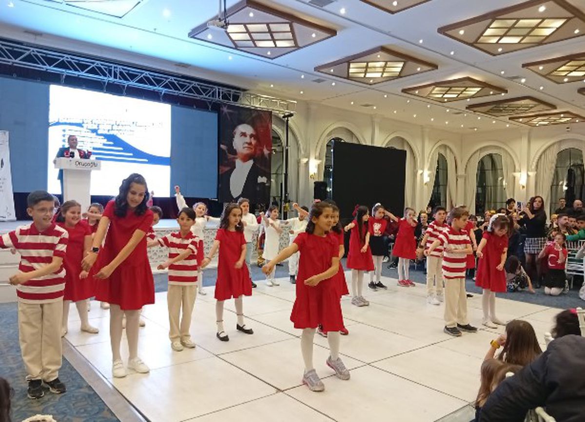 Afyonkarahisar’da dünya dansları aynı sahnede buluştu