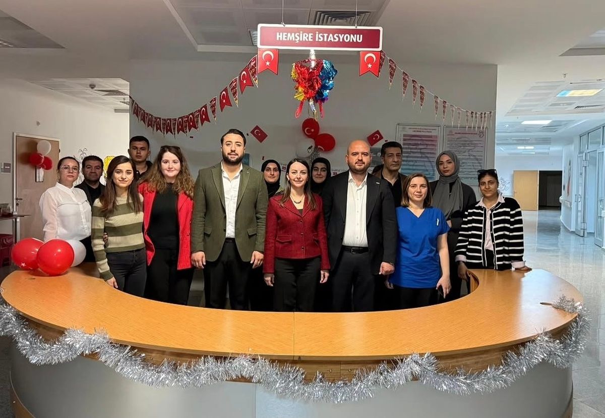 Ağrı’da hastanedeki çocuklara 23 Nisan sürprizi