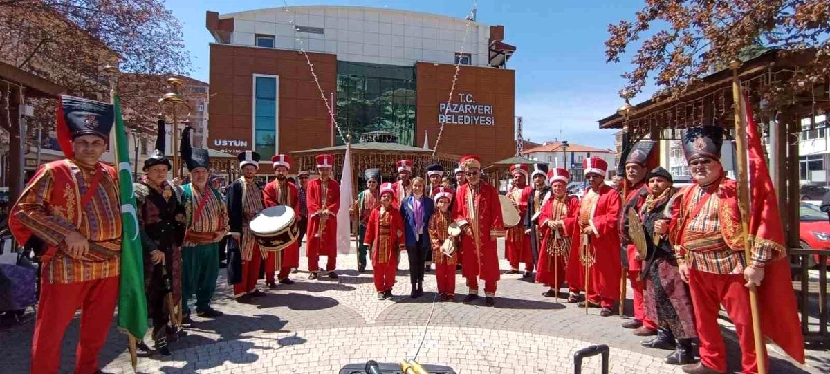 AK Parti\'li belediyeden CHP\'li vekillere mehterli gönderme