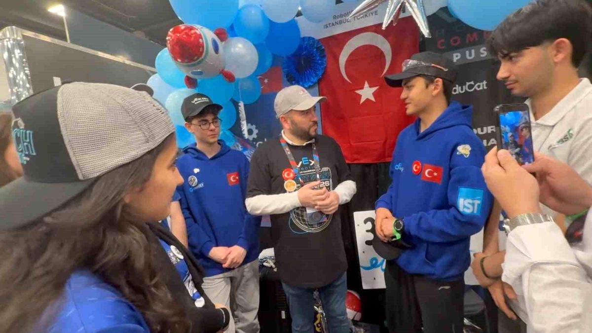 Arnavutköylü gençler ABD\'de düzenlenen \'Dünya Robot Şampiyonası\'nda\' ülkemizi temsil etti