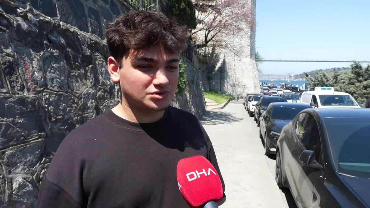 İstanbul\'da Bahar Müjdecisi Erguvanlar Çiçek Açtı