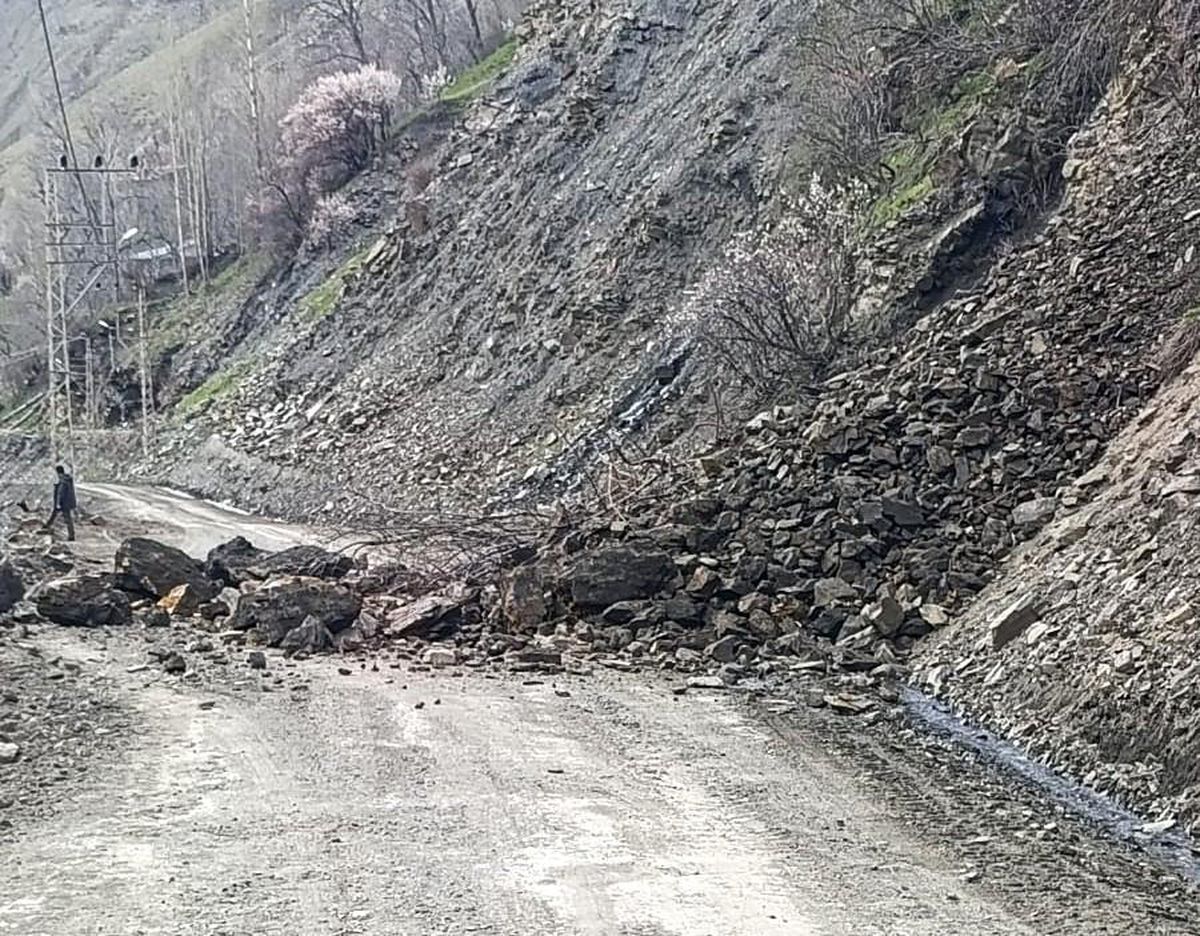 Bahçesaray\'da Heyelan Temizlendi