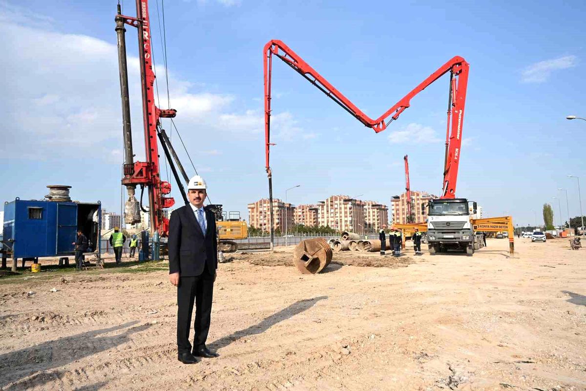 Başkan Altay: "Otogar kavşağında kara yolunu ve raylı sistemi üste alacak bir köprülü kavşak çalışması yürütüyoruz"