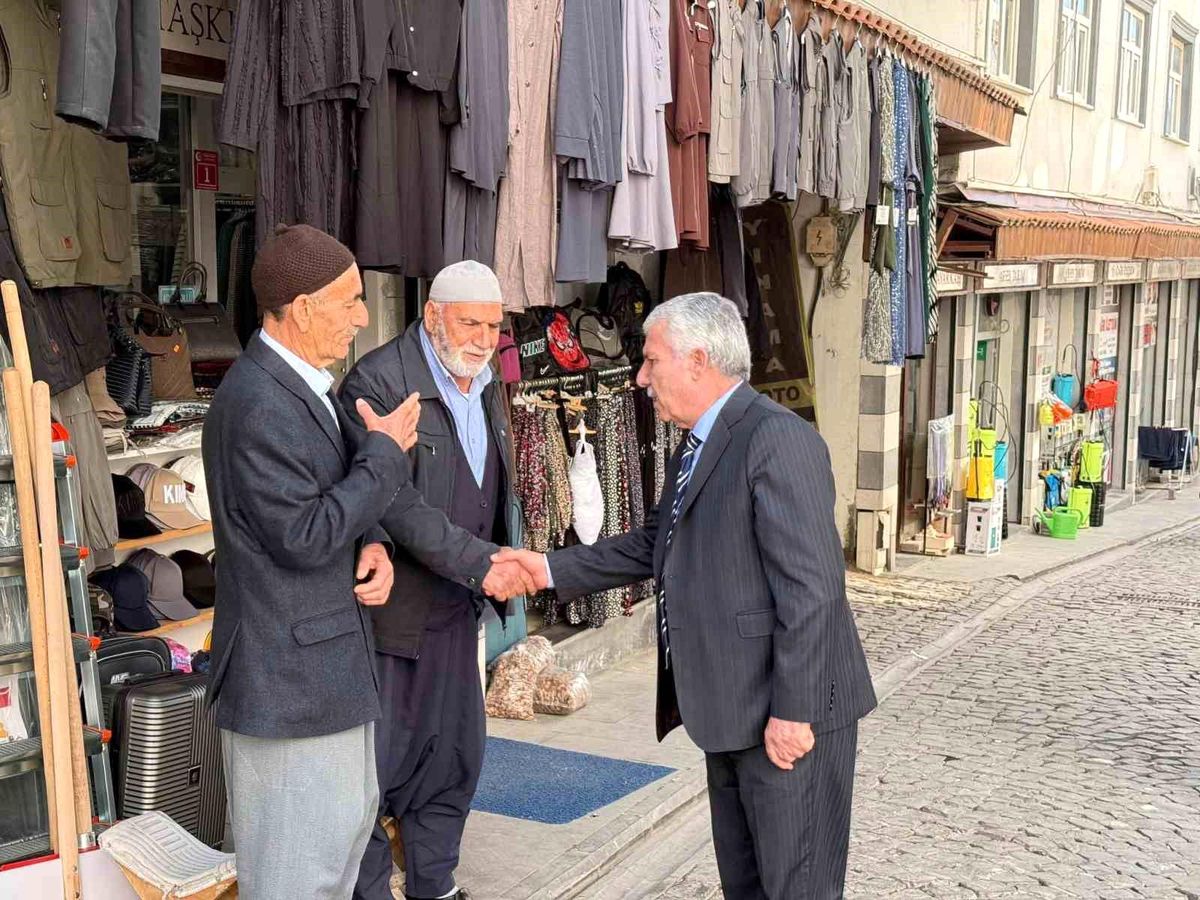 Başkan Karamehmetoğlu esnaf ve halkla bir araya geldi