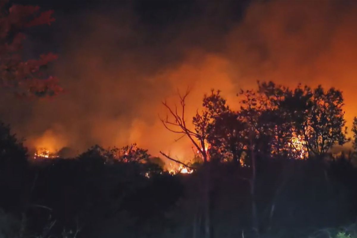 Beykoz\'da alevler, soğutma çalışmaları sırasında yeniden yükseldi