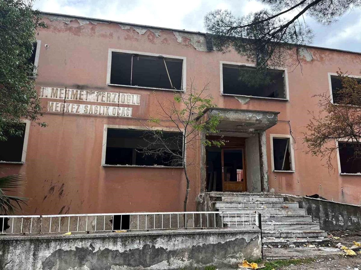 Buldan\'da Sağlık Ocağı Yıkılıyor