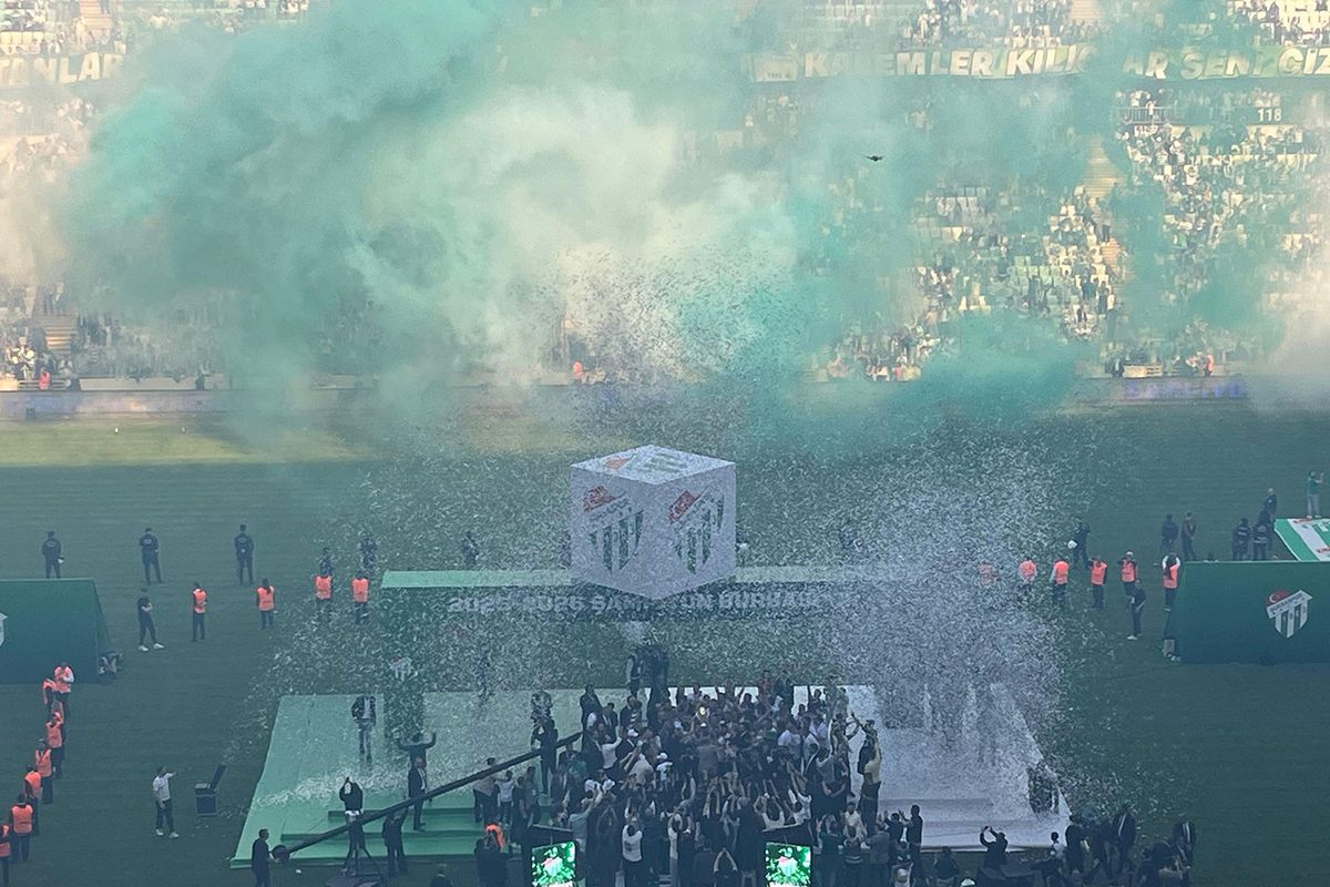 Bursa'da tarihi akşam, timsah 1. Lig'e geri döndü