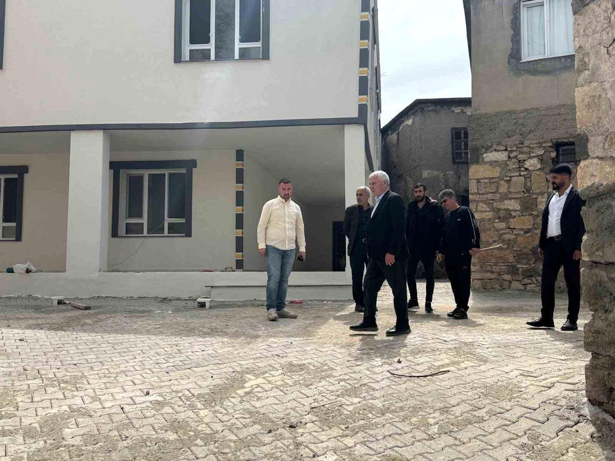 Çermik\'te bozulan yolların yapımına başlandı