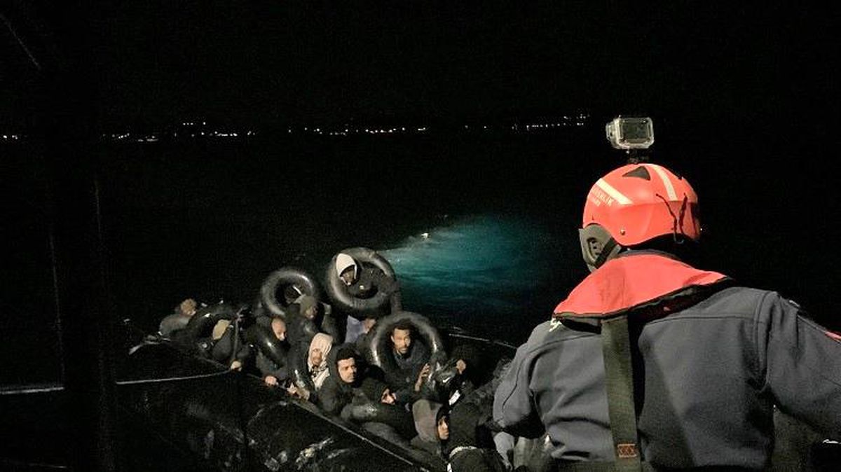 Çeşme\'de 31 Düzensiz Göçmen Yakalandı