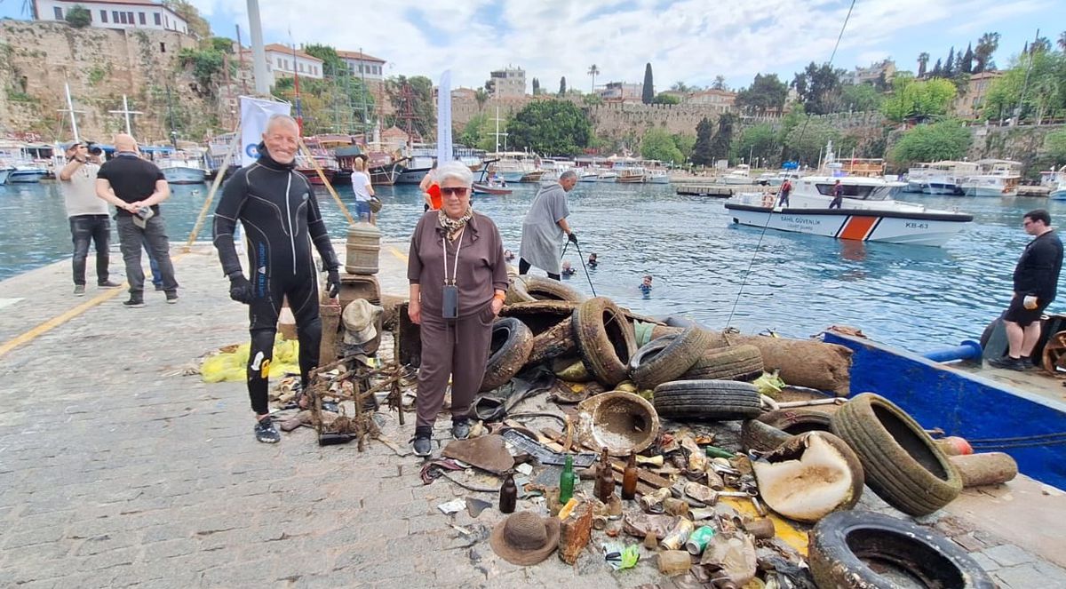 Kaleiçi\'nde 5 Ton Deniz Atığı Temizlendi