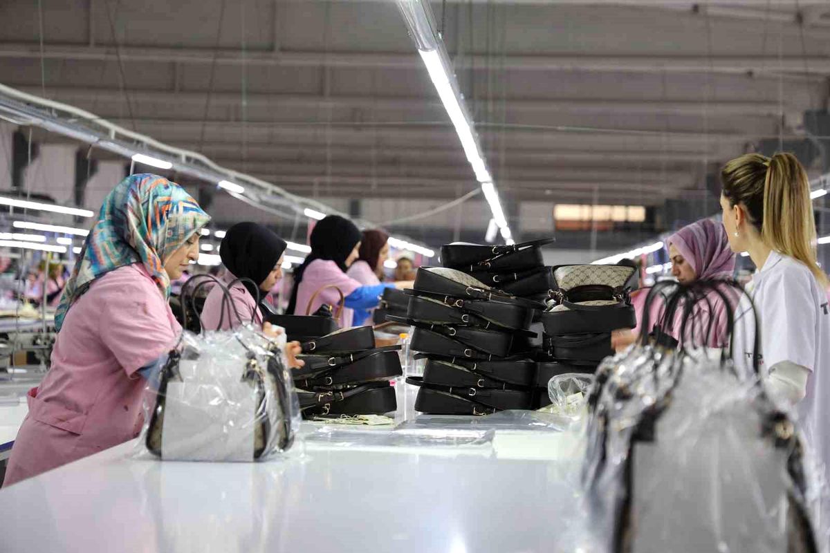 Elazığ\'da Dünya Çanta Fabrikası