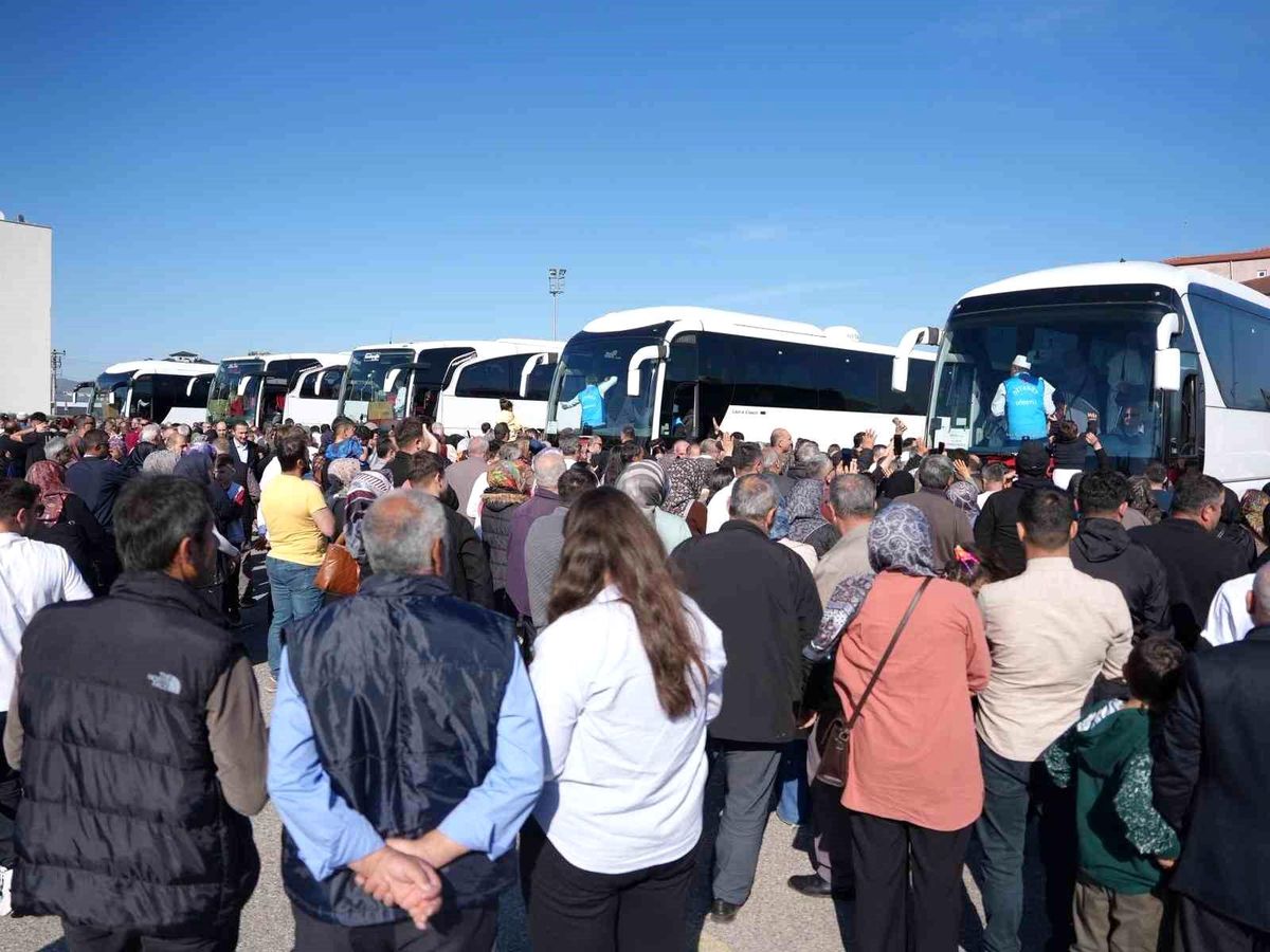 Düzce\'de 191 hacı adayı dualarla uğurlandı