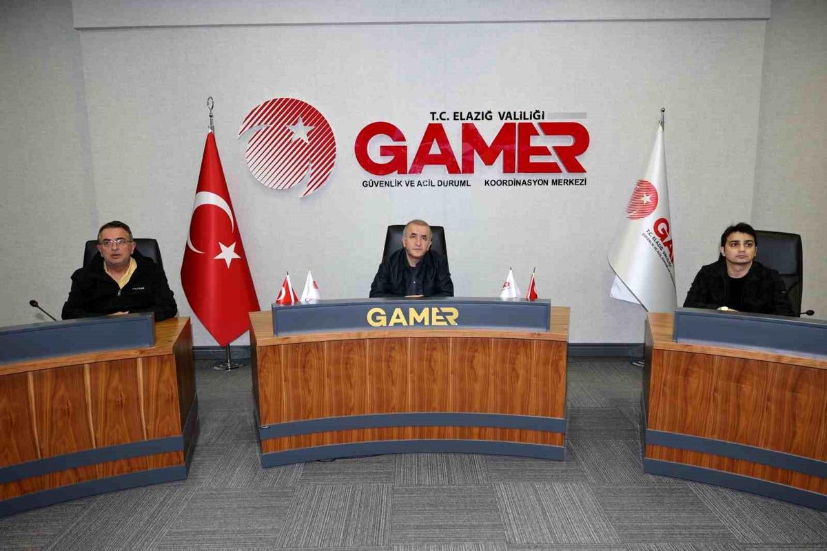 Elazığ\'da Dolu ve Sağanak Yağış Etkili Oldu