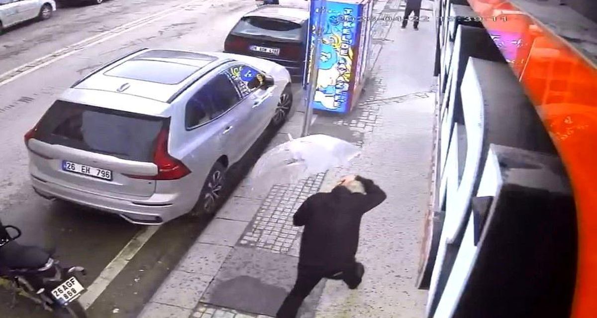 Eskişehir\'de Cam Düşmesi Korkuttu