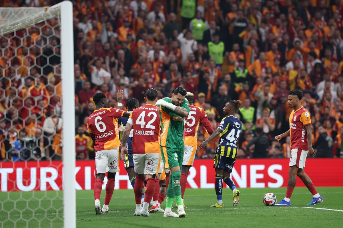 Galatasaray Derbide Önde