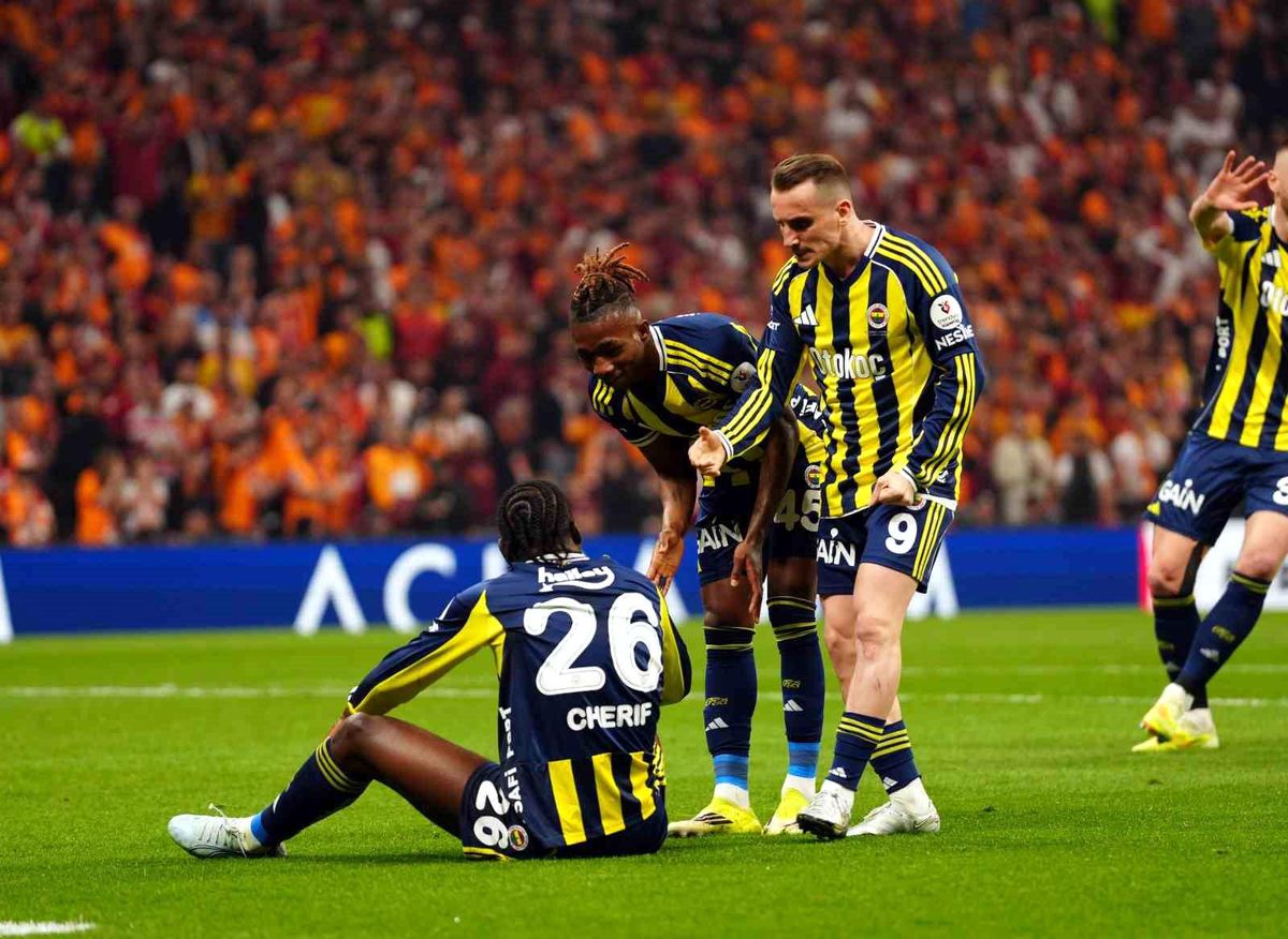 Fenerbahçe Derbide Galatasaray\'a Yenildi