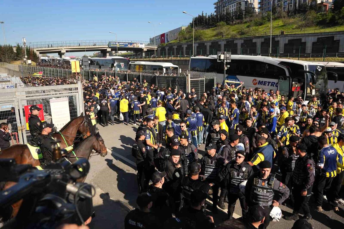 Fenerbahçe Taraftarları Derbi İçin Stada Ulaştı