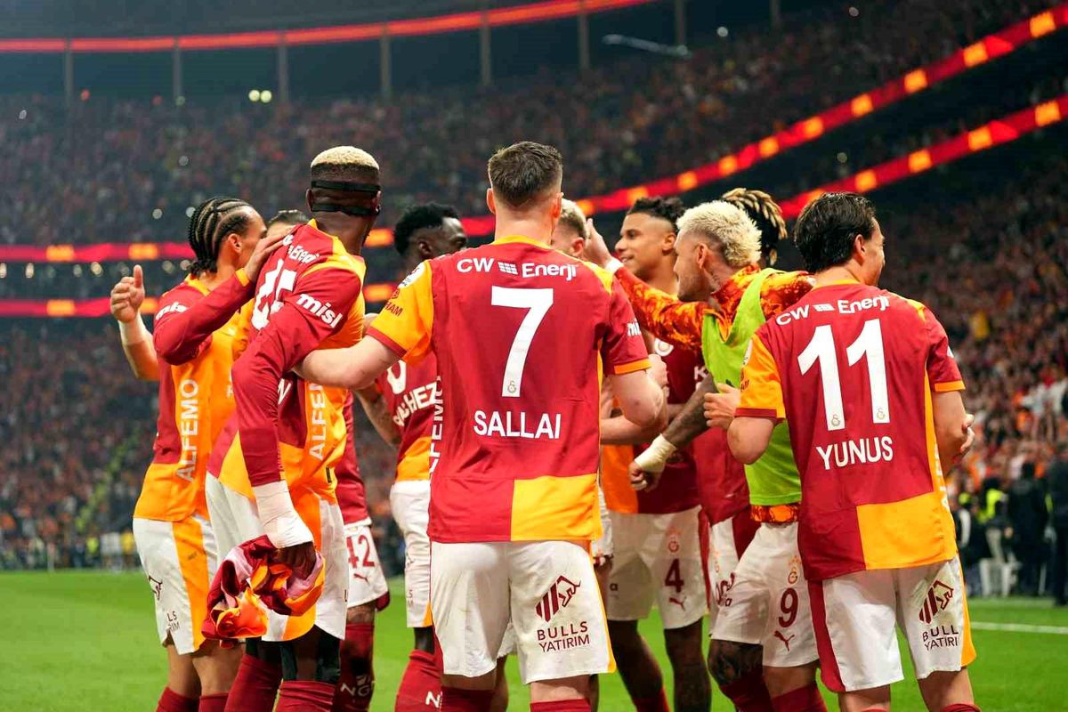 Galatasaray Fenerbahçe\'yi 3-0 ile Geçti