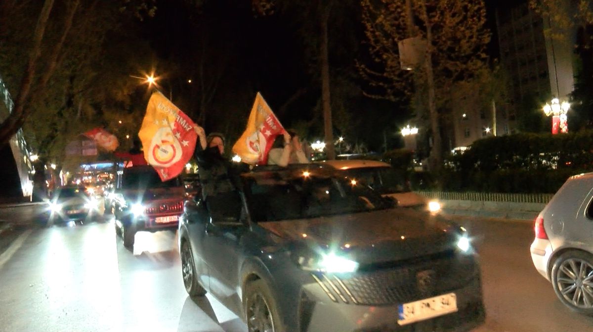 Galatasaray Taraftarından Kutlama